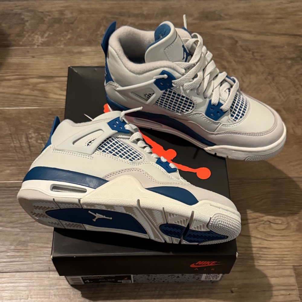 Air Jordan 4